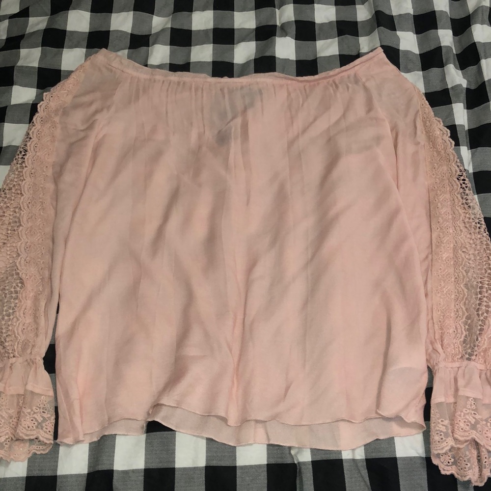 Jessica Simpson Off the shoulder top